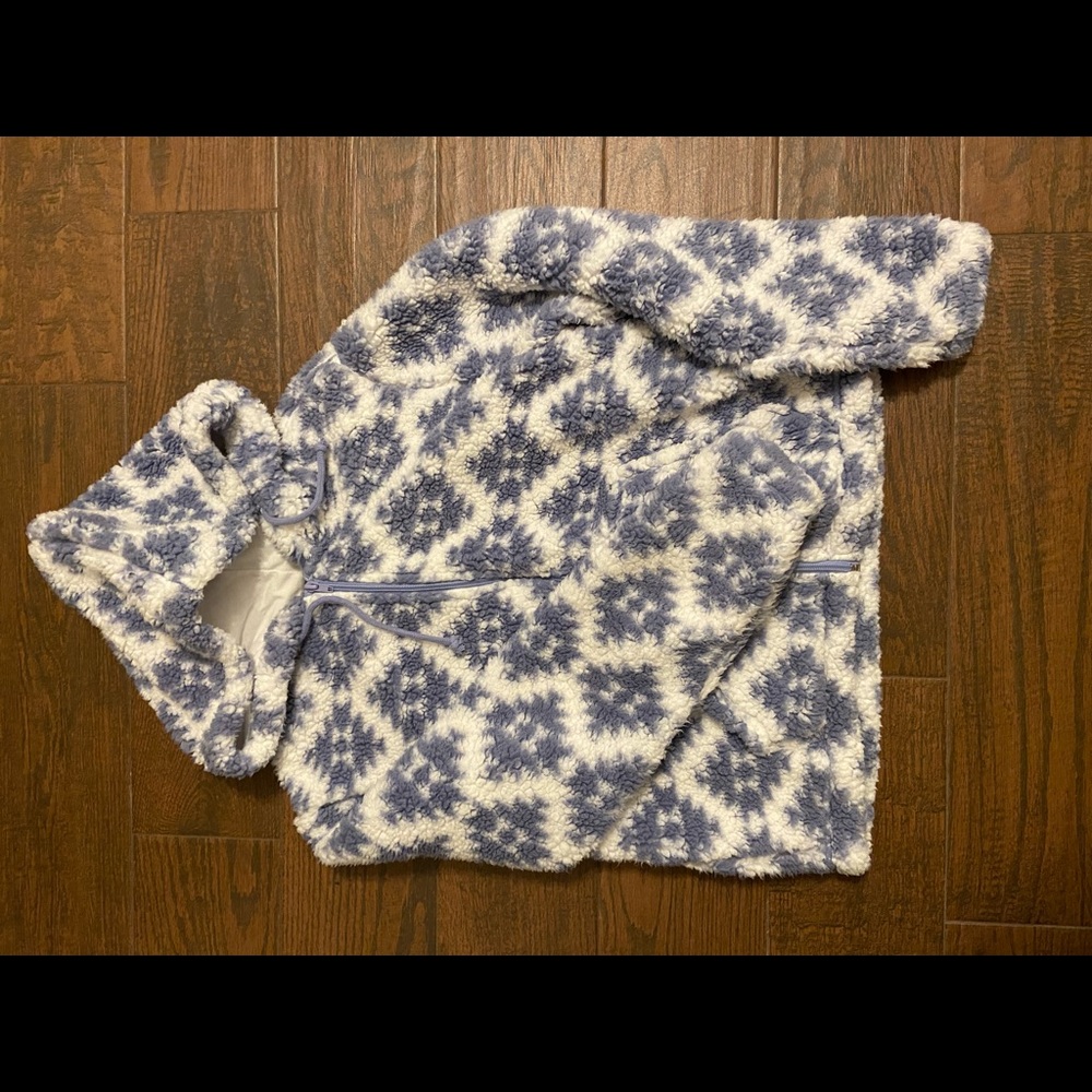 pacsun white and blue fuzzy hoodie